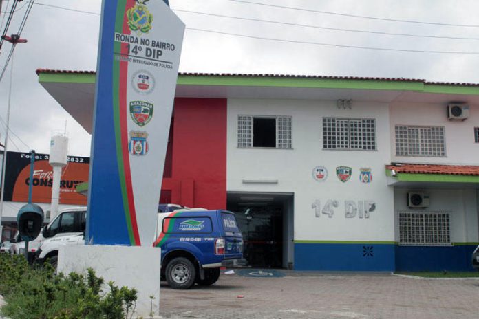 PC-AM atua homem preso por tentar matar a mãe de 73 anos