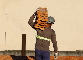 Indústria da construção está empregando mais no país, aponta CNI