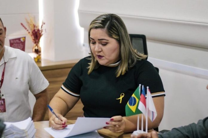 Prefeita de PF concede a servidores o maior reajuste salarial da história da cidade