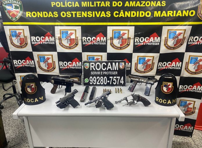 Homem é preso pela Rocam com cinco armas de fogo